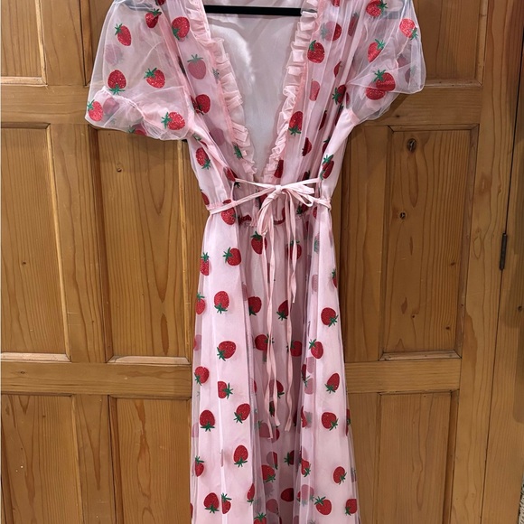 Strawberry dress - Picture 4 of 5